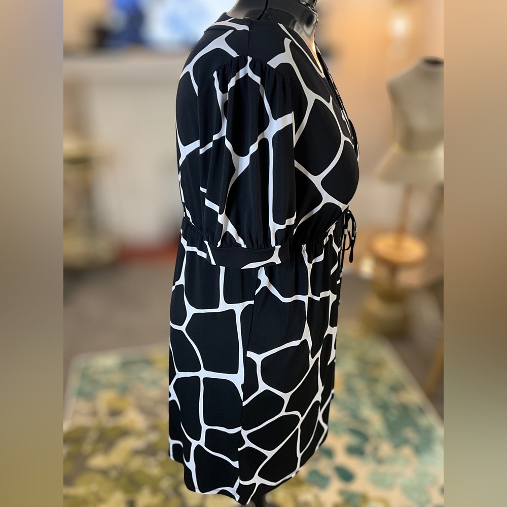 Michael Kors Giraffe Print Faux Wrap Dress 2X NWOT Black White SS26 Trend summer - Picture 4 of 9